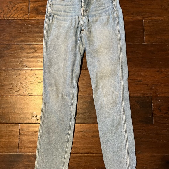 Size 25 Madewell 10” high rise Skinny jean leggings.  Light wash. - Picture 2 of 7